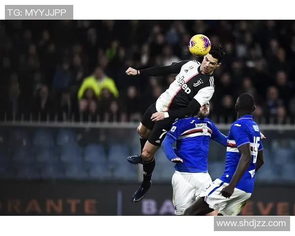 高清足球明星头球瞬间壁纸尽在掌握中尽情享受运动激情与视觉盛宴