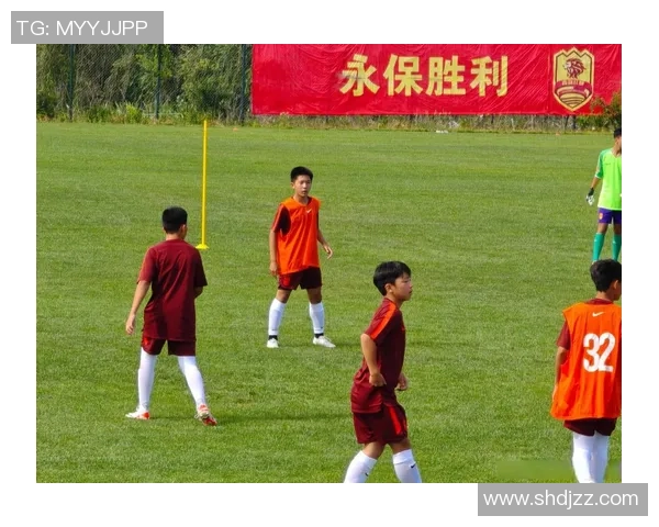 足球选手彭的成长之路与职业生涯精彩瞬间回顾